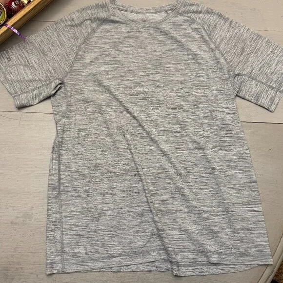 Old Navy Active Men's shirt - Picture 1 of 1
